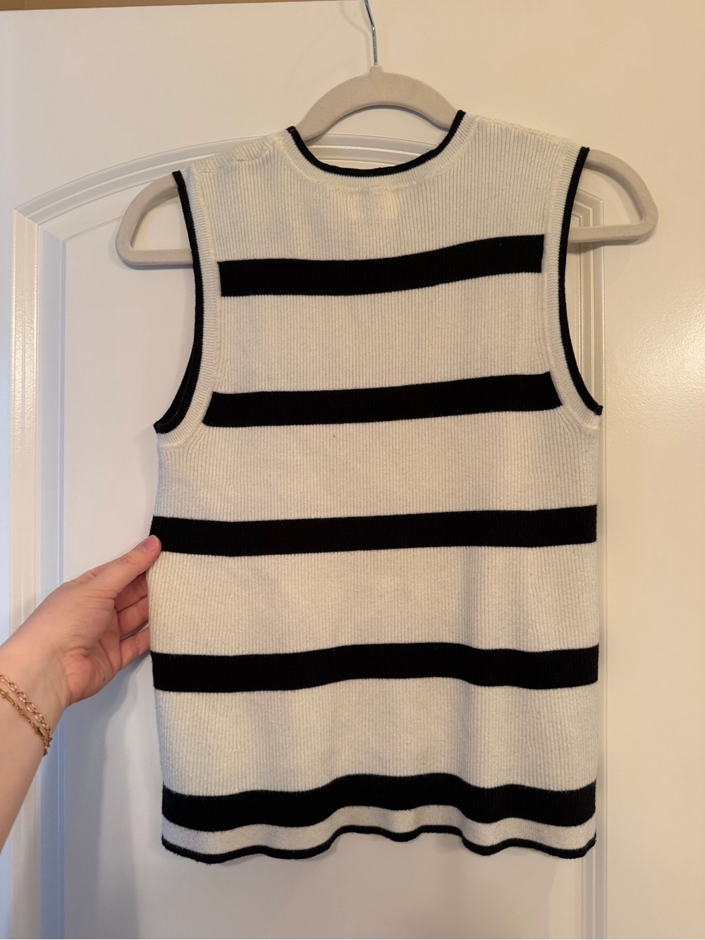 ANDRÉE BY UNIT Black & White Ribbed Crewneck Tank - Picture 4 of 5